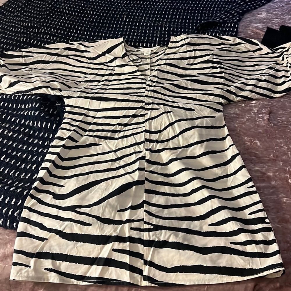 cute little dress!